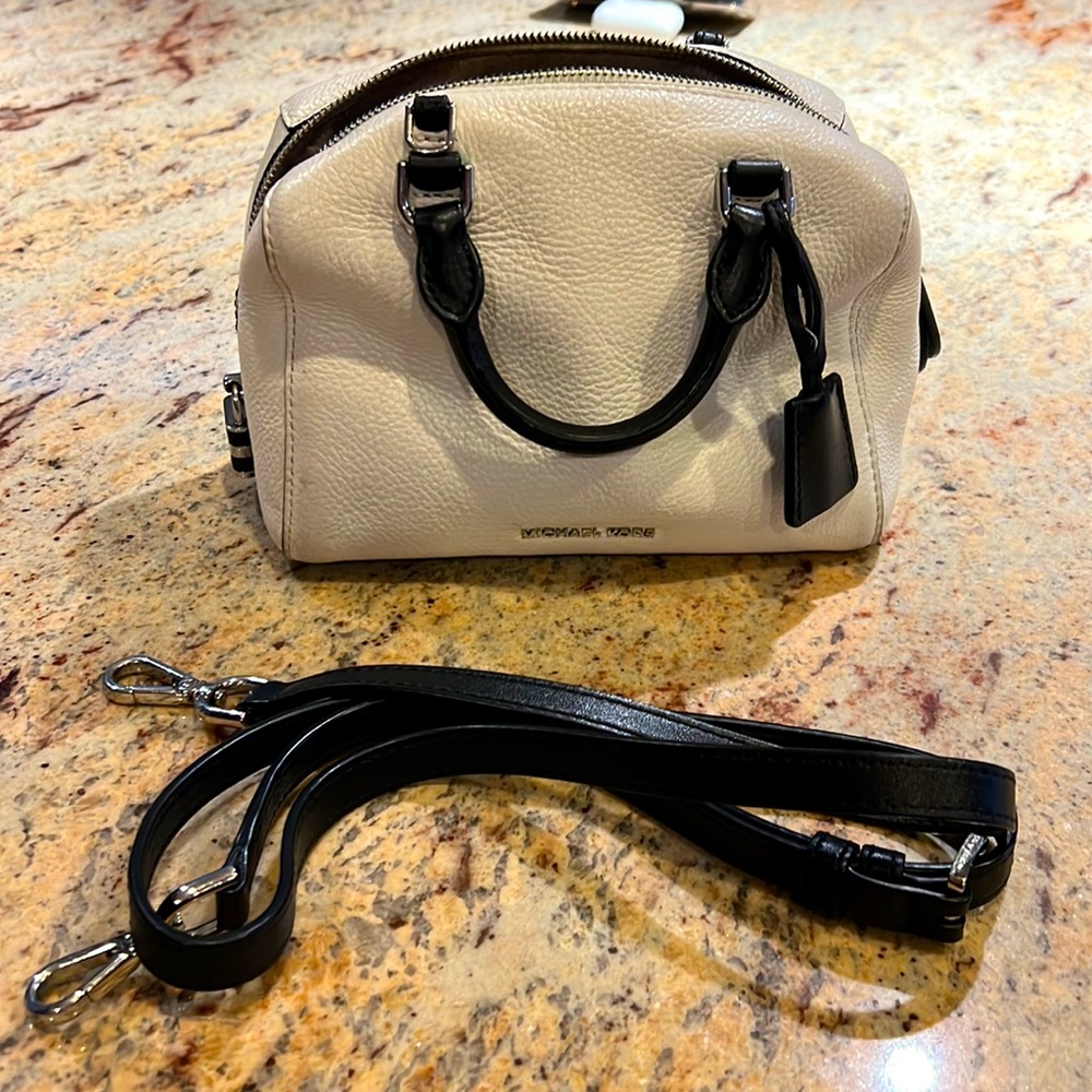 Michael Kors bag with detachable strap can be used as a crossbody or a clutch